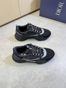 Dior 迪奥 -高端品质 原单休闲运动鞋 -鞋面：纳帕小牛皮、高丝光网帆布匹、品牌针织布匹 刺绣品牌Logo、鞋舌.后跟；反光品牌织带 -内里：品牌帆布 -原