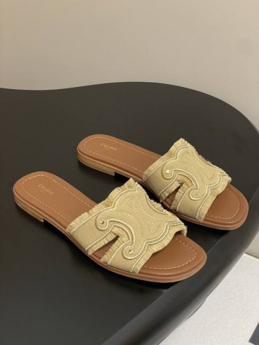 25Ss春夏新款 Celine塞琳 复古做旧布面拖鞋 凯旋门英伦风平底微标拖鞋 简约大气时髦 耐看不过时 是时尚圈永不退潮的经典所在，复古的英伦风格，让你穿出不
