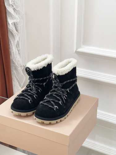 绑带面包毛毛鞋雪地靴 冬季保暖雪地靴 果然没让人失望，一眼就被吸引住的蠢萌雪地靴，保暖舒适！，全羊毛里质感真的绝了 鞋面材质:牛反绒 鞋里材质:羊毛 鞋底材质: