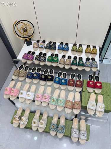 冲量价: GUCCI 古奇拖鞋渔夫鞋 新色 注塑一体草编底 ，高端品质 面料：双G进口布料内里：羊皮里 码数：35～42 布料款有 杏色 花色 粉色 黑色 蓝色
