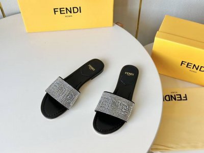 橙子出厂价p fendi 芬迪 初夏新款 满钻平底拖鞋 一字拖 休闲凉拖 码数 35-42