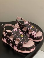 新色 25Ss春夏新款Louis Vuiteeon Lv Maya Flatform 凉鞋防水台厚底凉鞋 本款 Maya Flatform凉鞋选用光滑牛皮革 丹