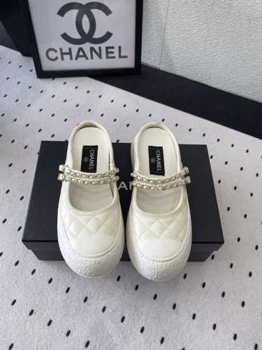 Chanel新款夏季半拖鞋 高版本出货 经典款的设计加上金属圆扣分外抢眼 异常舒适日常搭配 扮酷必备神器 原版定制羊皮链条鞋面 原版羊皮内里 羊皮垫脚 原版开模
