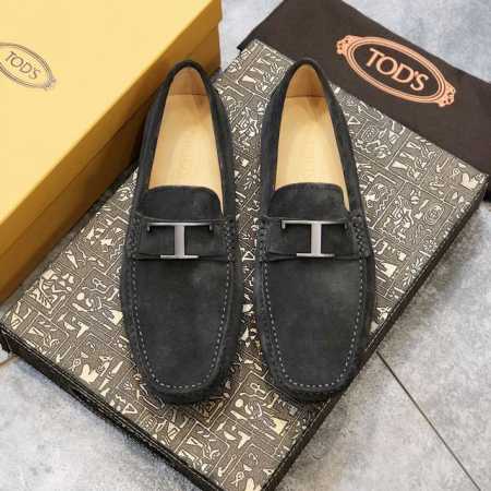 Tods 男士豆豆鞋 专柜同步新款 高端品质 磨砂皮杏色牛里.原版包装。深灰色，尺码38-45。 正常皮鞋码，按平时皮鞋码拍，运动鞋穿40就拍39 。。。 - 点击图像关闭