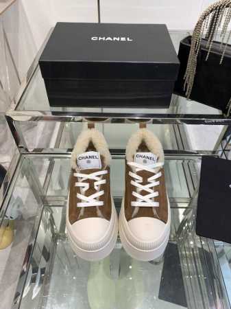 CHANEL 香奈儿 24ss最新走秀主打系列上新款，麂皮字母原版排列搭配。内里垫脚：进口澳洲羊毛里 大底：原私模大底 码数：35-40 40订做 - 点击图像关闭