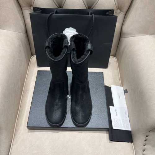 小香秋冬新品皮毛一体雪地靴 今年冬天一定要入的雪地靴，高级感十足！复古又时髦的雪地靴 上脚美炸了！ 鞋面 ：羊京 内里 ：澳洲羊毛特别暖和 大底 ：原版开模TP