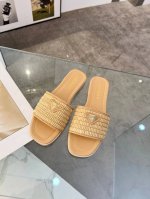 p直销 女鞋 女装 25Ss普拉达爆款抢先上。经典三角标系列。纯人工编制Pp草，35-42码。真皮大底