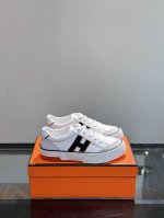 H 爱马仕高端奢品，男士低帮厚底休闲运动鞋，牛皮打造，精品级别，打造现代都会风格！进口小牛皮内里，柔软舒适 ，TPU大底轻便舒适，精品级别！ 元 Size：38