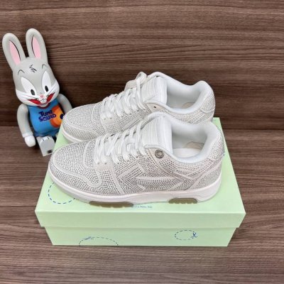 顶级版本Off-White Out Of Office 低帮滑板鞋情侣款银满钻。 Off-White箭头符号、Ziptie 标签、1Ogo印花等经典元素皆在此呈