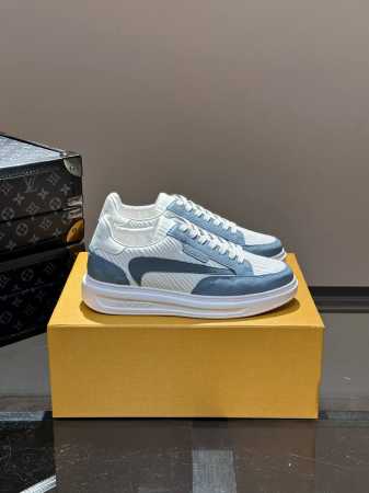 Ouis *Uitto* X Nike 联名男士低帮休闲运动鞋，采用头层牛皮面料打造，侧身联名logo装饰，后侧鞋口和鞋跟处均带有品牌标志性细节，提升格调。时尚 - 点击图像关闭