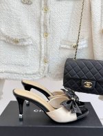 厂价 chane* 小香25C春夏新品蝴蝶结 高跟拖鞋 真的强烈推荐这一系列真的太美了 蝴蝶结设计上脚精致优雅 香家设计理念 总让我出乎意料的惊讶 鞋面采用原版