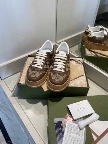gucci 全新Chunky B系列轻便软厚底运动系列 g家情侣款小白鞋 古驰专柜同步款 古奇走秀款 款式设计轻奢复古 厚底增高 相似于经典小白鞋的升级版 原版