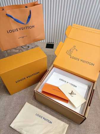 560Louis Vuiton路易威登X村上隆 最新款 Iv Archlight系列拱桥底休闲厚底系带鞋 顶级版本 此款I采用抢眼的波浪形鞋底和大型鞋舌，搭载运 - 点击图像关闭