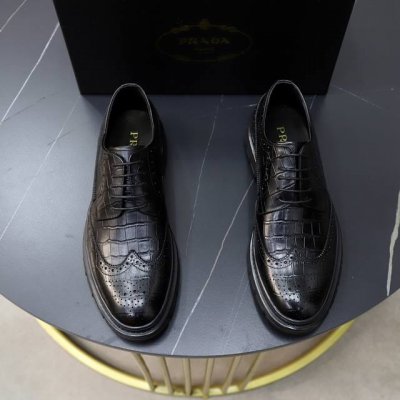 出厂价： 顶级原单 品牌：Prada 普拉达 标准码：男码38 44 45可以定做 等级：官网同款 材料：原版牛皮 牛皮内里 橡胶柔软耐磨大底 款式类别：休闲运