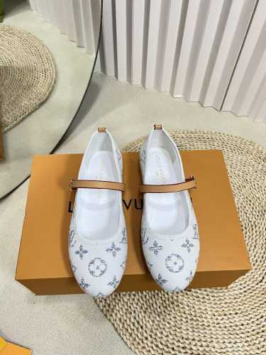 P380Lv 路易威登 24 早春新款 顶级版本原版一致 专柜主打最新款 Romy平底芭蕾舞鞋 硬货上新 代购级别！高级感十足！国内外博主刷爆的一款，复古又时髦