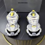 巴黎5XL正确版Balenciaga巴黎世家CARGO 走秀款 做旧工艺采用手工制作完成，每款鞋的做旧程度、擦破大小及范围具有一定的差异性，属于正常。鞋面是切割