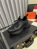 出厂价pp： Herme*爱马仕高端男士时尚休闲运动鞋，精工打造，定制进口飞织制作，叠层设计鞋面线条感层次分明，牛皮内里脚垫，轻质橡胶大底。轻奢风格，复古的舒适