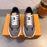 爱玛仕 HermèS 运动鞋新款，超过上百道工序，在多名优秀工匠之手细致雕琢下，最终制出舒适与品味同在的。原版橡胶大底，锃亮光滑的牛皮鞋面经过品牌搭配的点缀，透