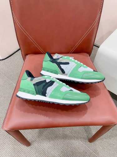 已认证 华伦天 VALENTIN时尚百搭休闲男士运动休闲鞋，....作为时尚界的活跃一族 为中国时尚潮男打造出这款休闲时尚男鞋 鞋面料采用小牛皮面内里吸汗透气，