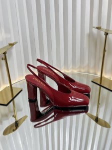prad* 普拉达 25ss早春新款 绝美方头高跟方跟粗跟凉鞋后空单鞋。时尚界久违的极简之美 经典时尚配色 毫不费力的优雅风来袭 时髦 精致 绝美 方头开边珠外