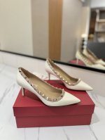 出厂价： Valentino 华伦天奴铆钉 VT经典单鞋，顶级复刻！侧身弧线完美，原版开模定制不生锈铆钉 特别有质感的五金衬托出满满的高级感，带给您正品级的脚感