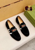 商品商标：Gucci 古驰 休闲皮鞋 正码码数: 38-44 45.46订制 商品材料：精选 进口头层磨砂牛皮鞋面+经典五金扣，进口牛皮内里。强烈立体视觉效果，