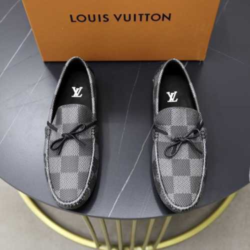 出厂价 顶级原单 品牌：路易威登 Lv 标准码：男码38 44 45定制 等级：官网同款 材料：原版材质 原版耐磨轻便大底 款式类别：男士潮流时尚休闲鞋 尊贵奢