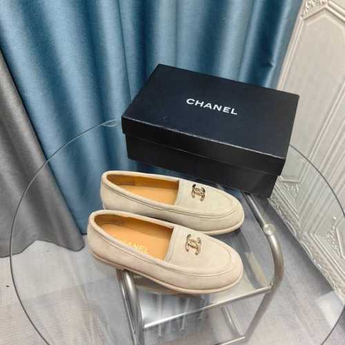Chanel 24K秋冬新款乐福鞋 新款双C经典 上脚很舒服诶 美拉德棕色还是很适合秋冬的～ 鞋面麂皮 牛皮 内里羊皮 真皮大底 Size:35-39 其他码数