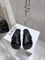 代购级 Loewe 罗意威 25Ss 春夏新品 交叉 方扣 拖鞋 疯狂种草简约设计感觉更干净优雅 让你念念不忘 颜色也很耐看漂亮，上脚瞬间气质十足气场，简直无敌
