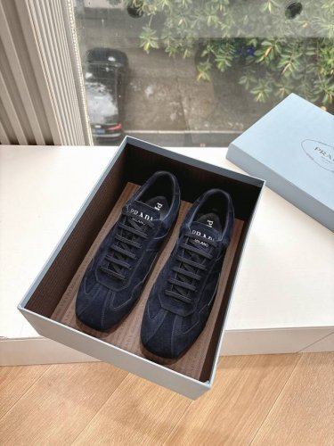 出货嘎嘎快G261所见即所得代购级别Prada 普拉达 25Ss 春夏新款 德训鞋 休闲鞋 精工制造，缝线均匀，皮质质感一览无余，多色拼接，时尚大方，柔软舒适透