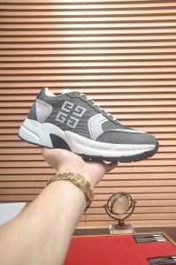 出厂价p Givenchy.纪梵希 专柜同步发售鞋面 意大利进口品牌Logo印花布匹 尽显奢华 透气猪皮内里加上双层组合 脚感舒适 鞋底 原厂特供气垫大底 轻便