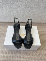 莞产The Row 25Ss 新款性感细带凉鞋 细带凉鞋只服The Row 一如既往的简单 超强设计感 线条简洁流畅 虽然没有过多的元素点缀 只有两根细带支撑鞋