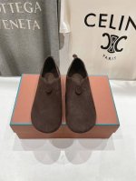 顶级出厂 Loro Piana* 诺悠雅LP 新款勃肯平底鞋休闲鞋，脚感超级舒适 一天可以暴走两万步的鞋子 超级百搭款！ 超级轻便的平底鞋～兼具时尚与舒适，软乎