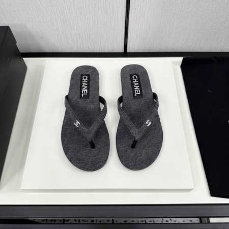 chanel香奈儿 ss24 new arrival～ 小香24春夏人气爆款拖鞋 丝绒鞋面 搭配迷你双c钻扣 简约精致，时髦满分 鞋底意大利进口牛皮底 size - 点击图像关闭