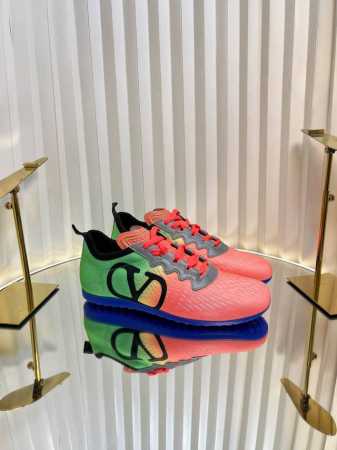 顶级版本: 男款 valentino 2025华伦天奴最新春季运动鞋 渐变色一体鞋面 Runboot运动轻盈舒适 蓝球鞋 跑步鞋 时尚运动鞋集于一体的多功能设计 - 点击图像关闭