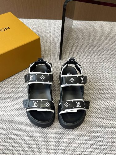 Louis Vuitton 路易威登 春夏凉鞋 增高又显瘦 上脚超酷 特别百搭 搭配袜子秒变时髦精 至少增高5Cm 鞋面头层牛皮 内里进口莱卡 码数：35-40