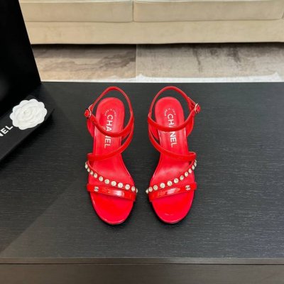 Chanel 25C新款珍珠双C扣高跟鞋 回归的双C扣设计 特别Vintage 复古味十足 乐福鞋也长到了审美上 鞋面牛皮 内里羊皮 原版大底 size:35-