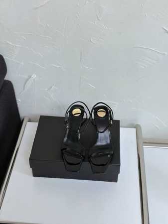 350 Ysl新季系列单品，时尚感满满的后绑带凉鞋，设计以极简轮廓呈现，勾勒自信迷人的凌厉线条，演绎强势性感的巴黎女郎形象35-39码 跟高9Cm - 点击图像关闭