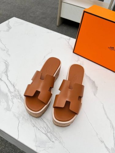 出货 Herm S 版型做工材料升级 hermes市场最高版本纯手工鞋 顶级产品爱马仕松糕鞋 早春新款原版一样 师傅级纯手工打造 高端定制 独家产品 行业最高版