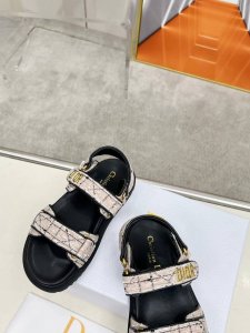 Dior迪奥新品经典款。代购级别品质国外专柜爆款厚底凉鞋 鞋面内里：原版定制材料，鞋底原版开模1.1 轻便 码数35-40 41 42可定做