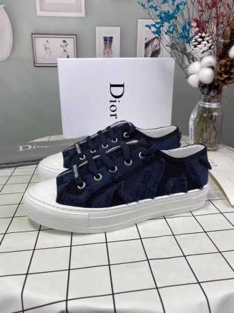 Dior 迪奥 春夏新款，刺绣帆布鞋系列，1正品店抢购排单爆款，Ins明星网红凹造型秀。 原版开模，专柜包装，鞋面布料双面纯棉丝立体电绣，色差斑斓，独具匠心！ - 点击图像关闭