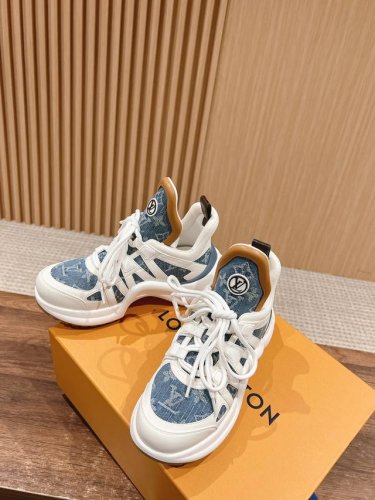 橙子出厂价p louis Vuitton 路易威登 Lv新配色 休闲老爹鞋 弓形运动鞋 不断的新品系列加入了更多配色细节 少女心爆棚 尽显青春活力 日常穿搭超级