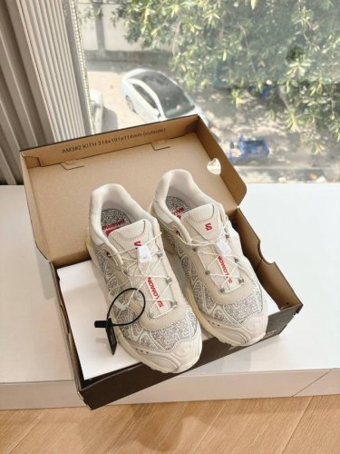 出厂 顶级版本 萨落蒙代购级别Mm6针织Salomon 联名款半拖鬼才设计师品牌，一个轻奢品牌上脚很百搭哦，也很随脚舒适，这一款德国训练鞋延续了经典的T形真皮拼