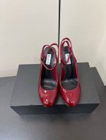 Alaia 2025 ｜小众新品爱心脚环扣带凉鞋 宝子们爱心透明高跟凉拖简直太可爱啦 透明的材质加上爱心鞋头设计 少女心满满呀 高度也很合适 穿上它走路稳稳的