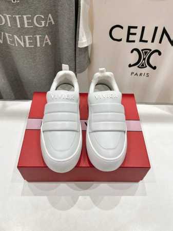 高版本出厂 Rogervivier RV 2024ss新款Viv Golf钻扣小白鞋 面包鞋 梦中情鞋RV钻扣小白鞋！轻运动风潮来袭，简便运动鞋以鞋底花型图案令 - 点击图像关闭