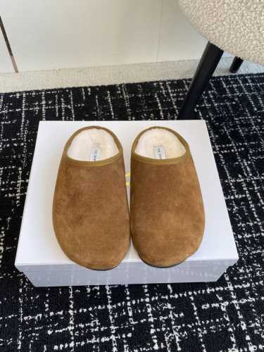 顶级品质 the row fw24 new arrival～ THE ROW 秋冬新款羊毛拖 室内户外都适宜，舒适温暖又时髦～ 妥妥的保暖神器一枚，秋冬必备单品