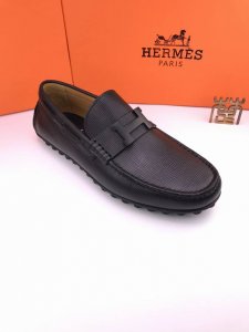 hermè* 粗纹小牛皮 薄跟底 商务小皮鞋 优质小牛皮 粗摔纹 纹理浑厚 清晰，皮质柔软 手感软滑 色泽均匀 高档亮泽 牛皮内里 豆豆软薄底 柔软轻便 完美贴