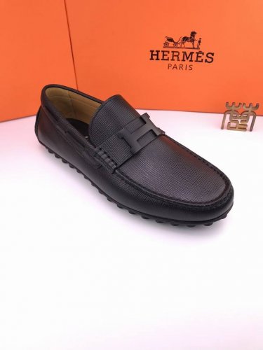 hermè* 粗纹小牛皮 薄跟底 商务小皮鞋 优质小牛皮 粗摔纹 纹理浑厚 清晰，皮质柔软 手感软滑 色泽均匀 高档亮泽 牛皮内里 豆豆软薄底 柔软轻便 完美贴