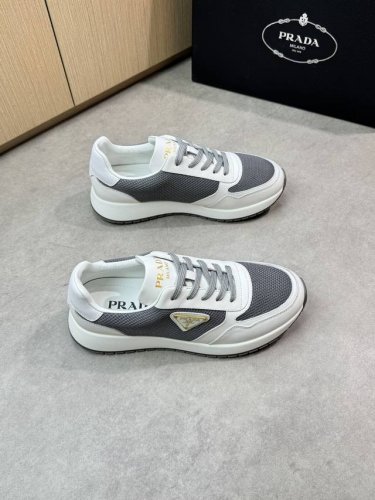 prada 普拉达 -高端品质 原单休闲运动鞋 -鞋面 纳帕小牛皮 品牌高丝光帆布 鞋身车缝品牌金属扣件 鞋舌丝印高周波品牌Logo -内里 水染牛皮 -大底