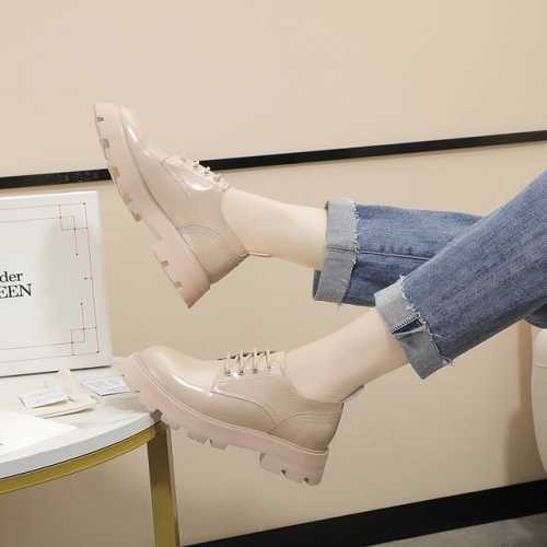 顶级版本 AlexanderMcQueen2024秋冬最新明星网红同款原版1：1品质复刻，官网走秀款火爆开售秋冬必备炸街款 设计风格注重层次感 轮廓感 流畅的线